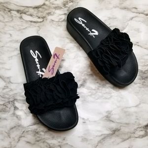 Seven7: Didi Ruffled Floral Black Slides
